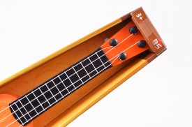 Ukelele juguete madera (1).jpg